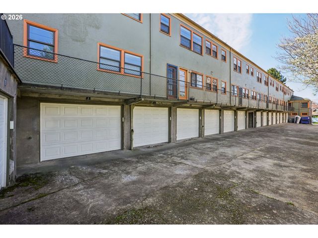 2025 Se CARUTHERS St 17, Portland, OR 97214