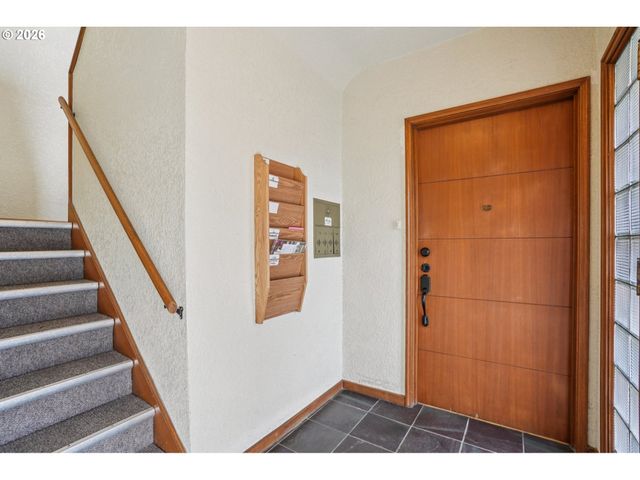 2025 Se CARUTHERS St 17, Portland, OR 97214