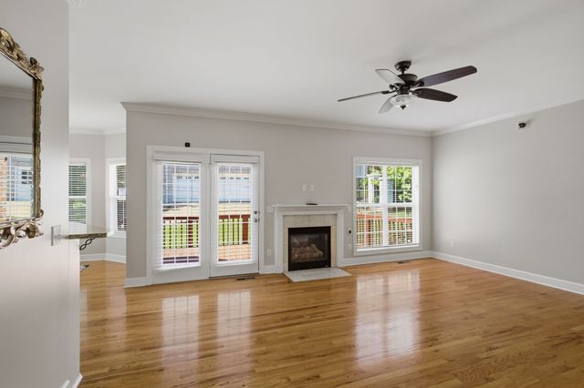 1046 Island Brook Dr, Hendersonville, TN 37075