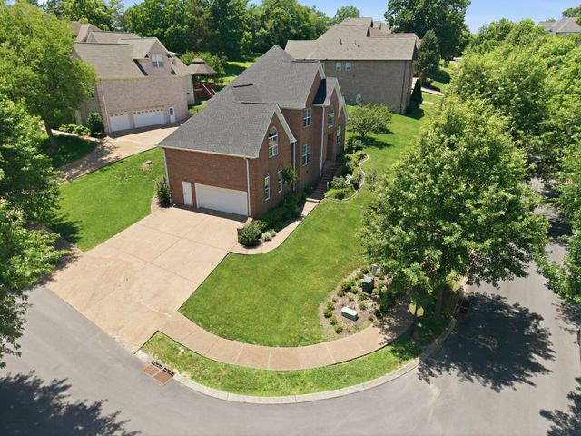 1046 Island Brook Dr, Hendersonville, TN 37075