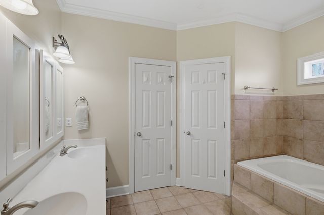 1046 Island Brook Dr, Hendersonville, TN 37075