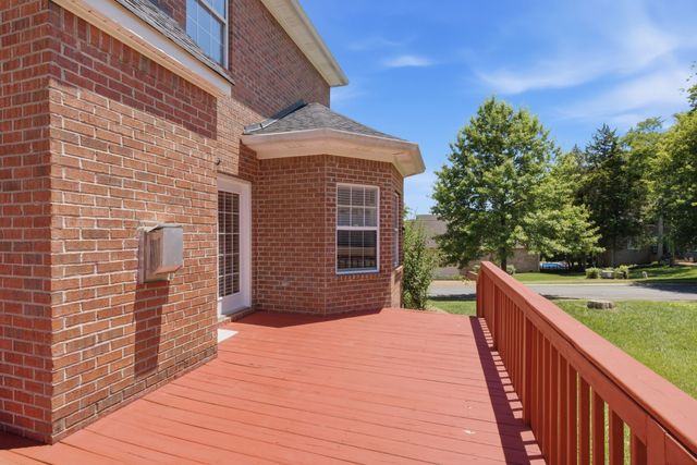 1046 Island Brook Dr, Hendersonville, TN 37075