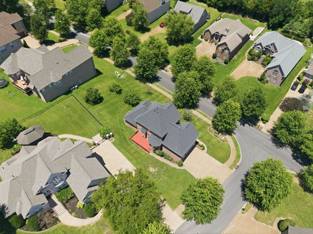 1046 Island Brook Dr, Hendersonville, TN 37075