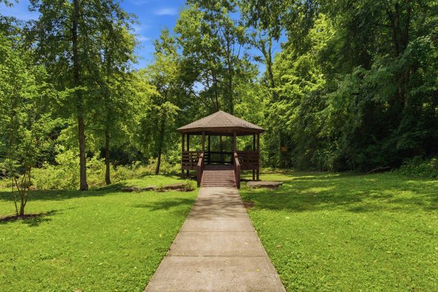 1046 Island Brook Dr, Hendersonville, TN 37075