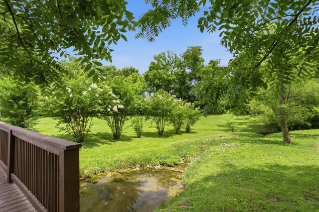 1046 Island Brook Dr, Hendersonville, TN 37075