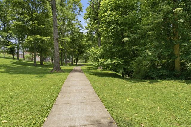 1046 Island Brook Dr, Hendersonville, TN 37075