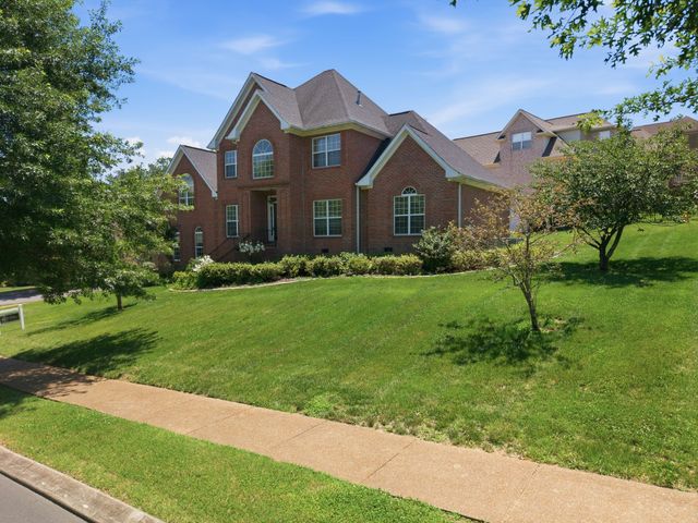 1046 Island Brook Dr, Hendersonville, TN 37075