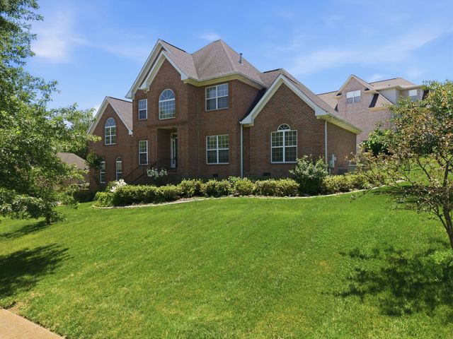 1046 Island Brook Dr, Hendersonville, TN 37075