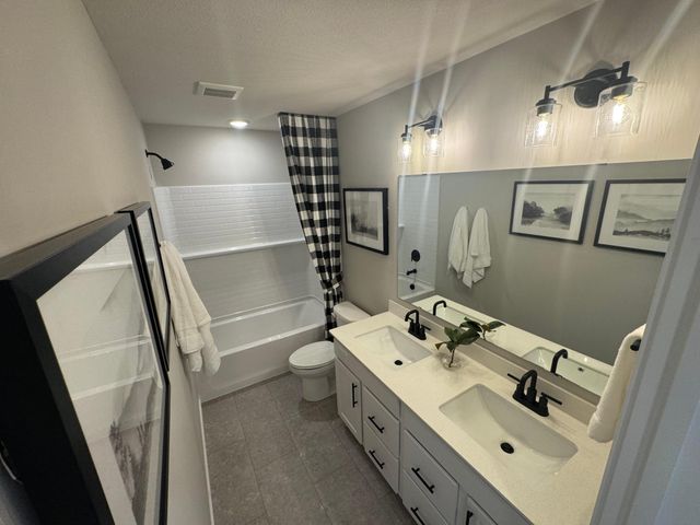 12594 Erskin Street NE, Blaine, MN 55449