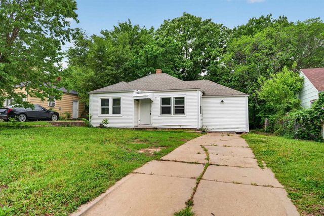 1521 N Volutsia, Wichita, KS 67214