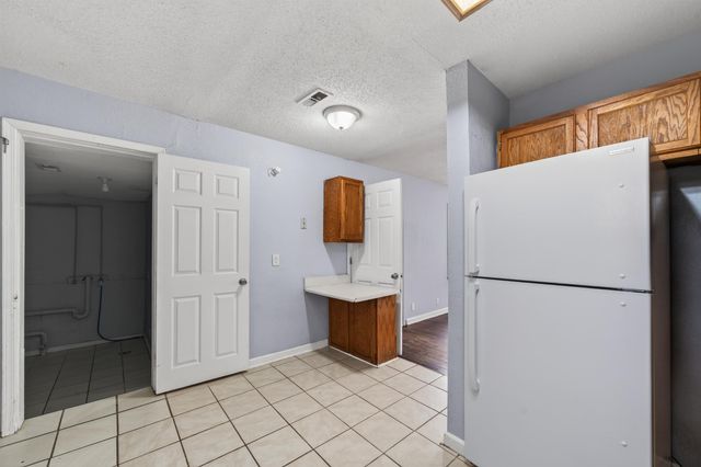 1521 N Volutsia, Wichita, KS 67214