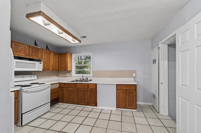 1521 N Volutsia, Wichita, KS 67214