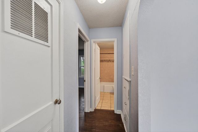 1521 N Volutsia, Wichita, KS 67214