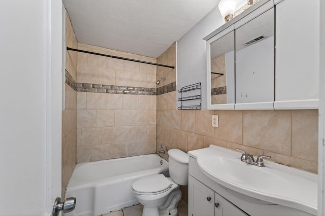 1521 N Volutsia, Wichita, KS 67214