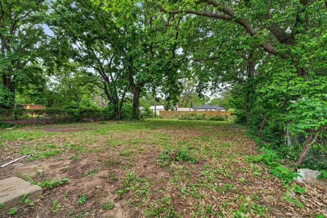 1521 N Volutsia, Wichita, KS 67214