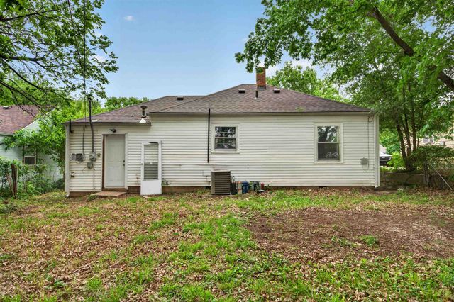 1521 N Volutsia, Wichita, KS 67214