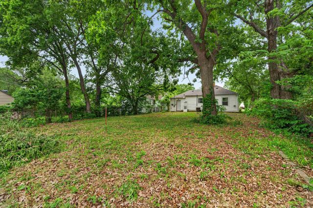 1521 N Volutsia, Wichita, KS 67214