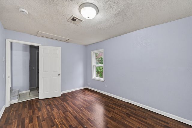 1521 N Volutsia, Wichita, KS 67214