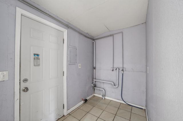 1521 N Volutsia, Wichita, KS 67214