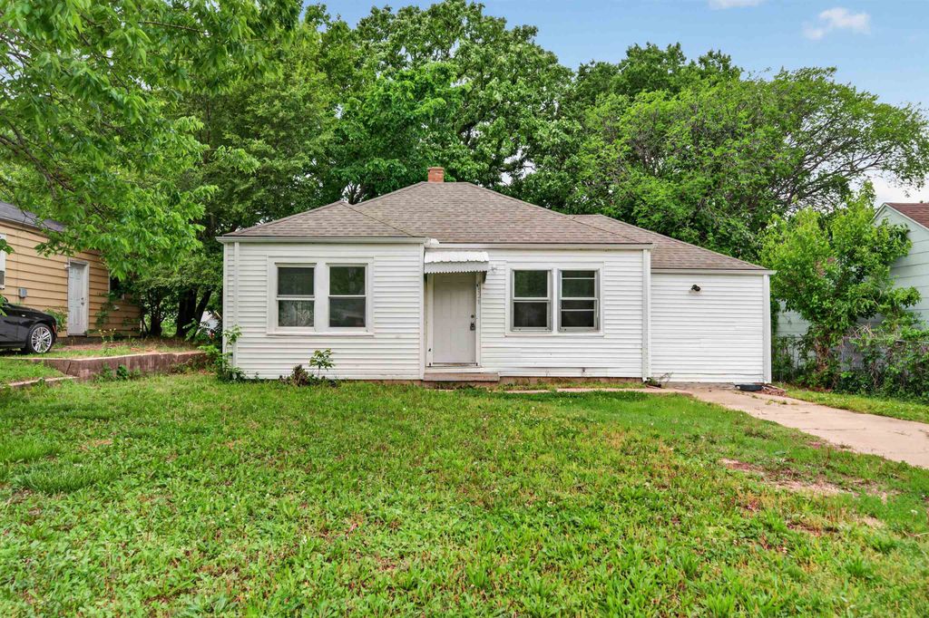 1521 N Volutsia, Wichita, KS 67214