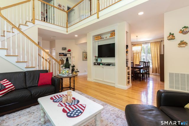 9 Washington Circle 9, Southbury, CT 06488