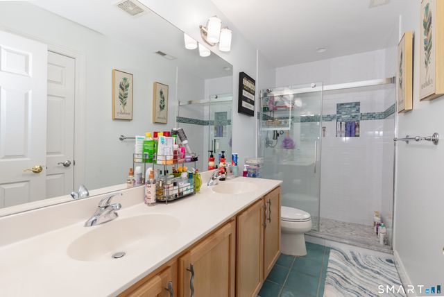 9 Washington Circle 9, Southbury, CT 06488