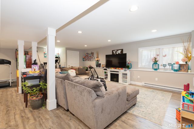 9 Washington Circle 9, Southbury, CT 06488