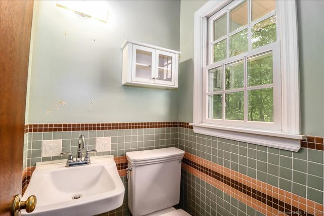 31 Buckingham Road, New Milford, CT 06776