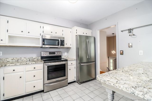 31 Buckingham Road, New Milford, CT 06776