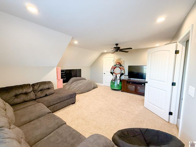 1490 Falcons Ridge Blvd, Paducah, KY 42001