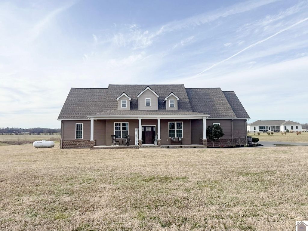 1490 Falcons Ridge Blvd, Paducah, KY 42001