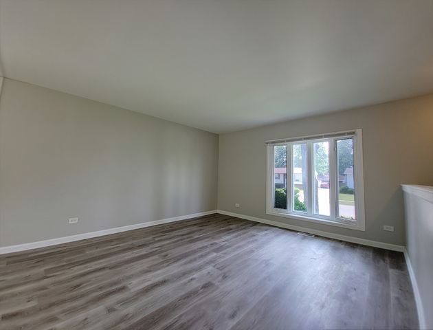 349 E Maple Drive, Glenwood, IL 60425