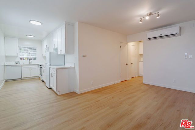 2401 N Beachwood Drive 9, Los Angeles, CA 90068