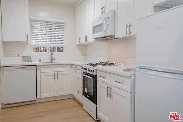 2401 N Beachwood Drive 9, Los Angeles, CA 90068