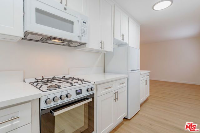 2401 N Beachwood Drive 9, Los Angeles, CA 90068