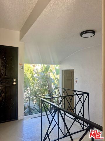 2401 N Beachwood Drive 9, Los Angeles, CA 90068