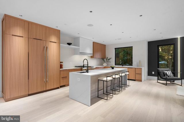 4902 GREENWAY DR, Bethesda, MD 20816