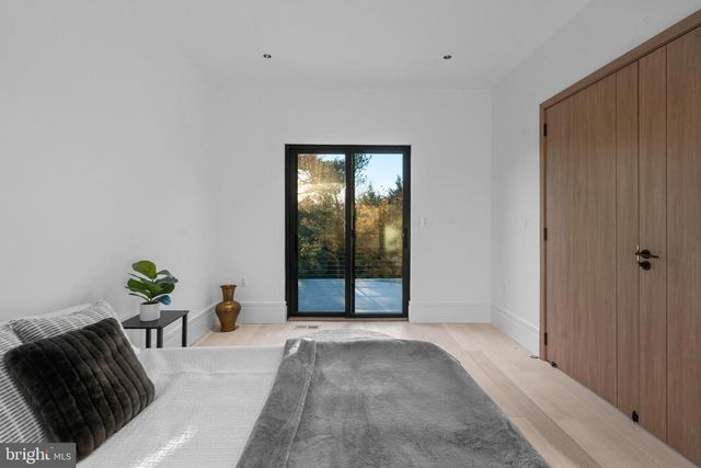 4902 GREENWAY DR, Bethesda, MD 20816