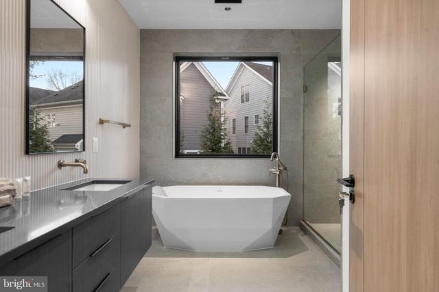 4902 GREENWAY DR, Bethesda, MD 20816