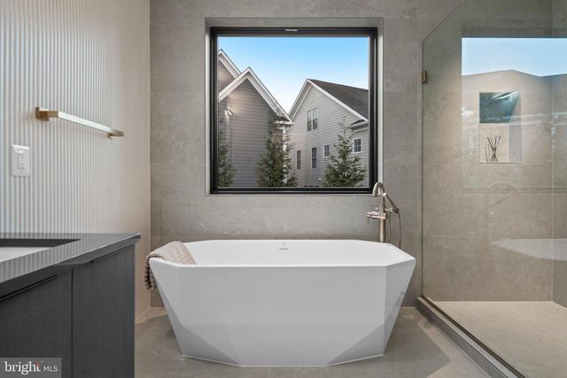 4902 GREENWAY DR, Bethesda, MD 20816