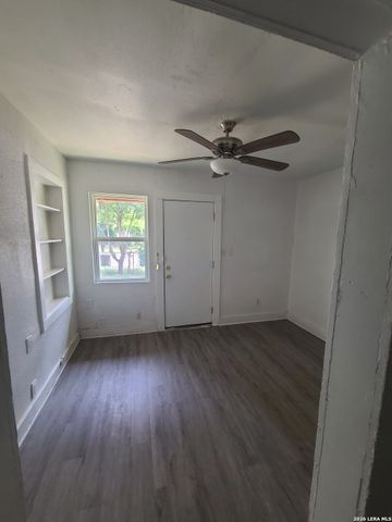 869 Crystal, San Antonio, TX 78211