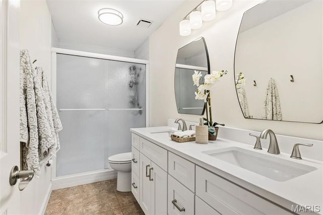 5612 Briarwood Estates Drive, Oakville, MO 63129