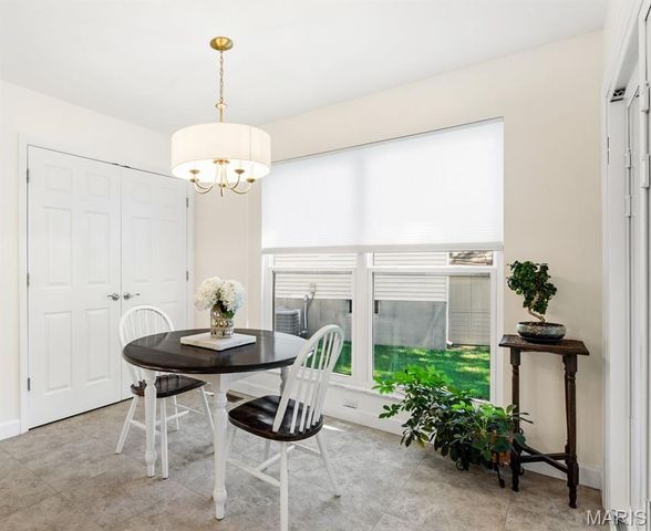 5612 Briarwood Estates Drive, Oakville, MO 63129