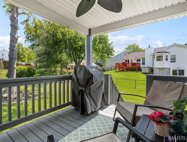 5612 Briarwood Estates Drive, Oakville, MO 63129