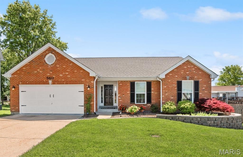 5612 Briarwood Estates Drive, Oakville, MO 63129