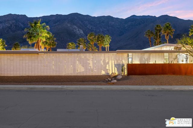 3075 Goldenrod Lane, Palm Springs, CA 92264