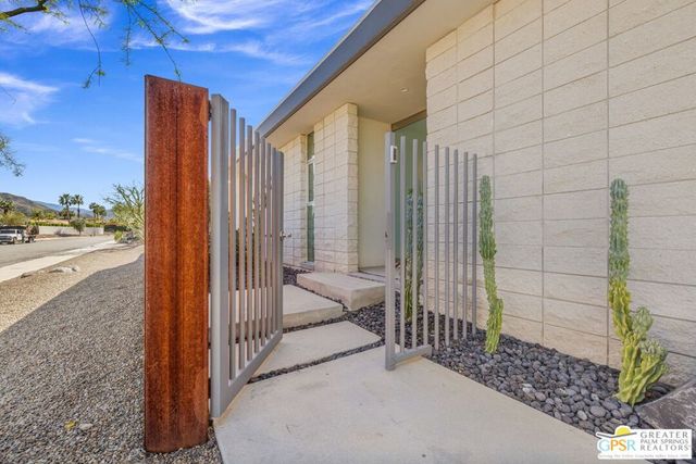 3075 Goldenrod Lane, Palm Springs, CA 92264