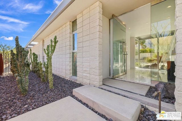 3075 Goldenrod Lane, Palm Springs, CA 92264