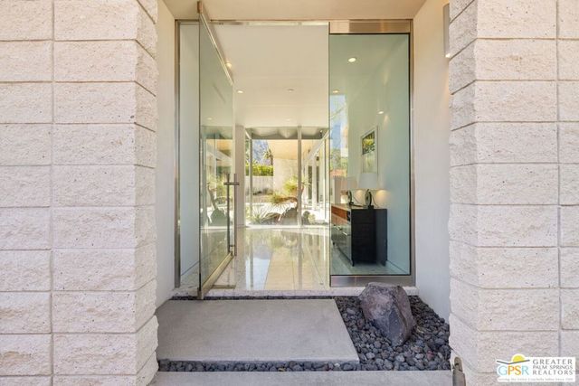 3075 Goldenrod Lane, Palm Springs, CA 92264