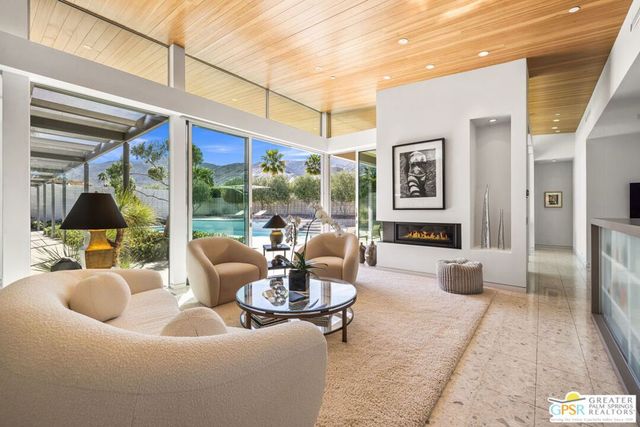 3075 Goldenrod Lane, Palm Springs, CA 92264